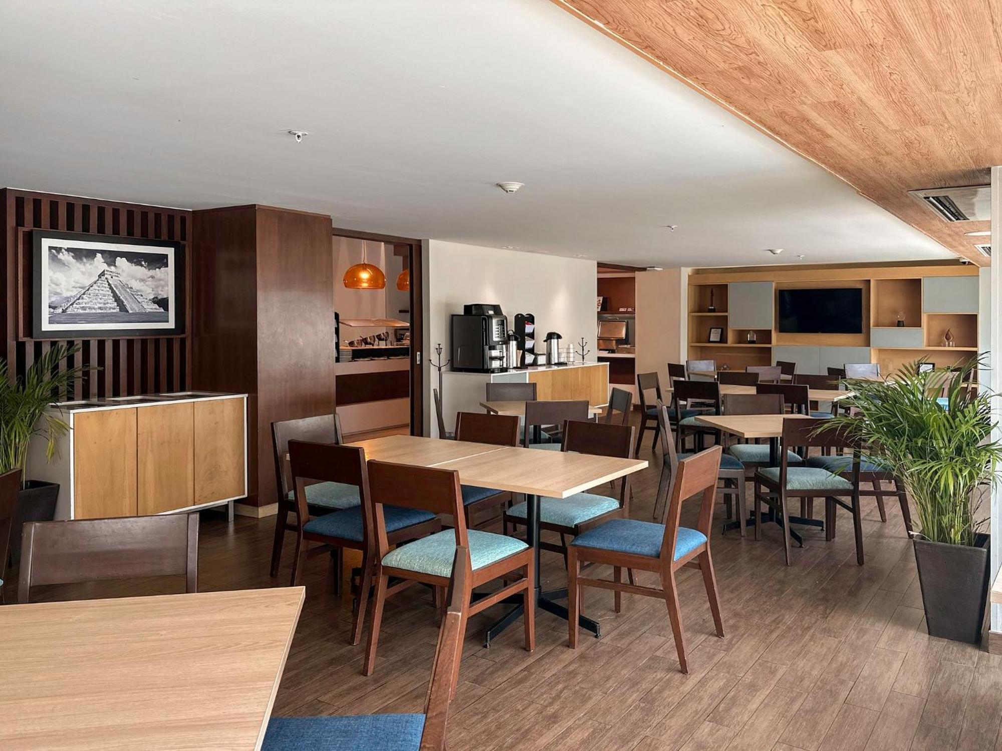 Holiday Inn Express Merida By Ihg Buitenkant foto