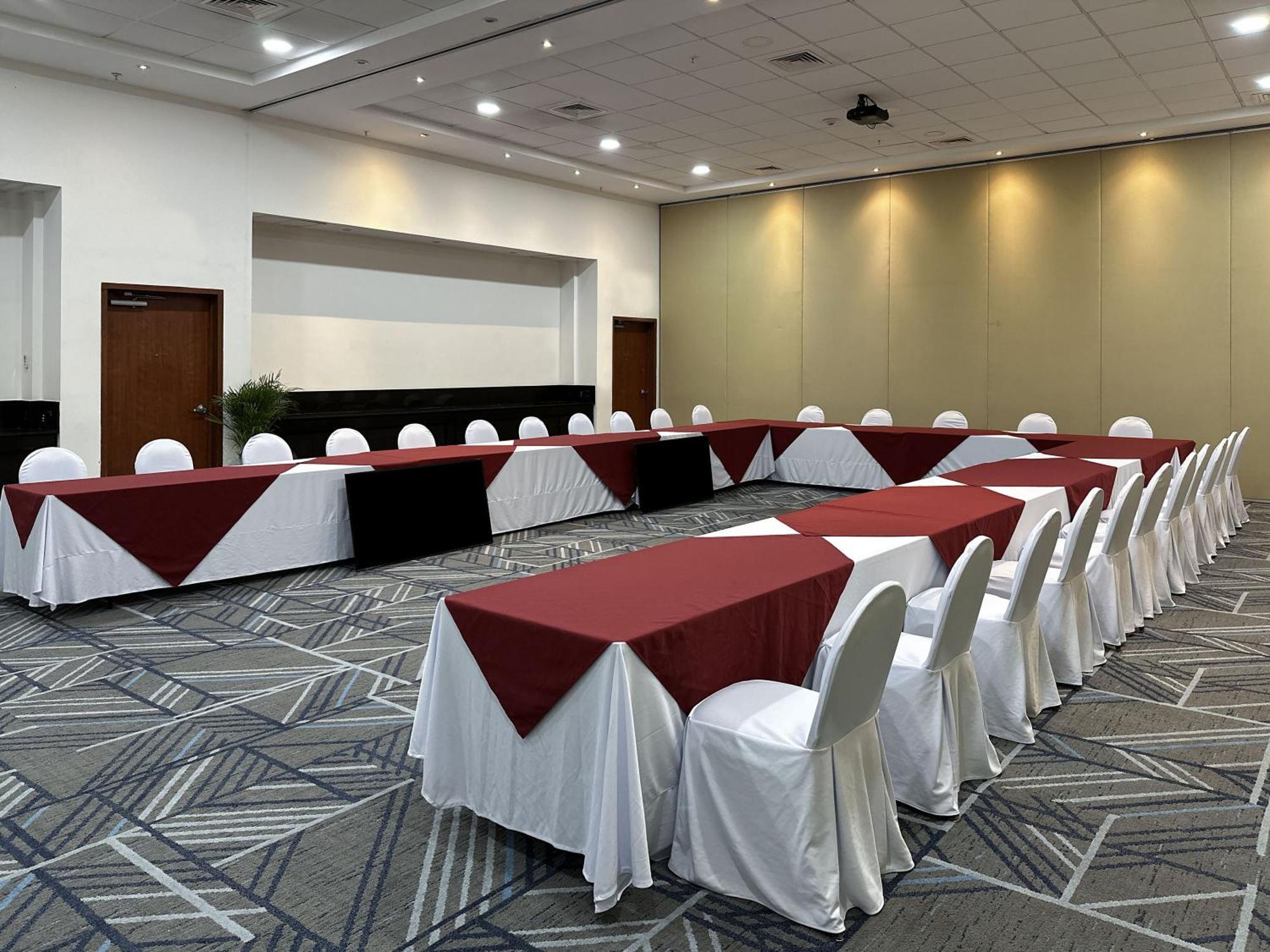 Holiday Inn Express Merida By Ihg Buitenkant foto