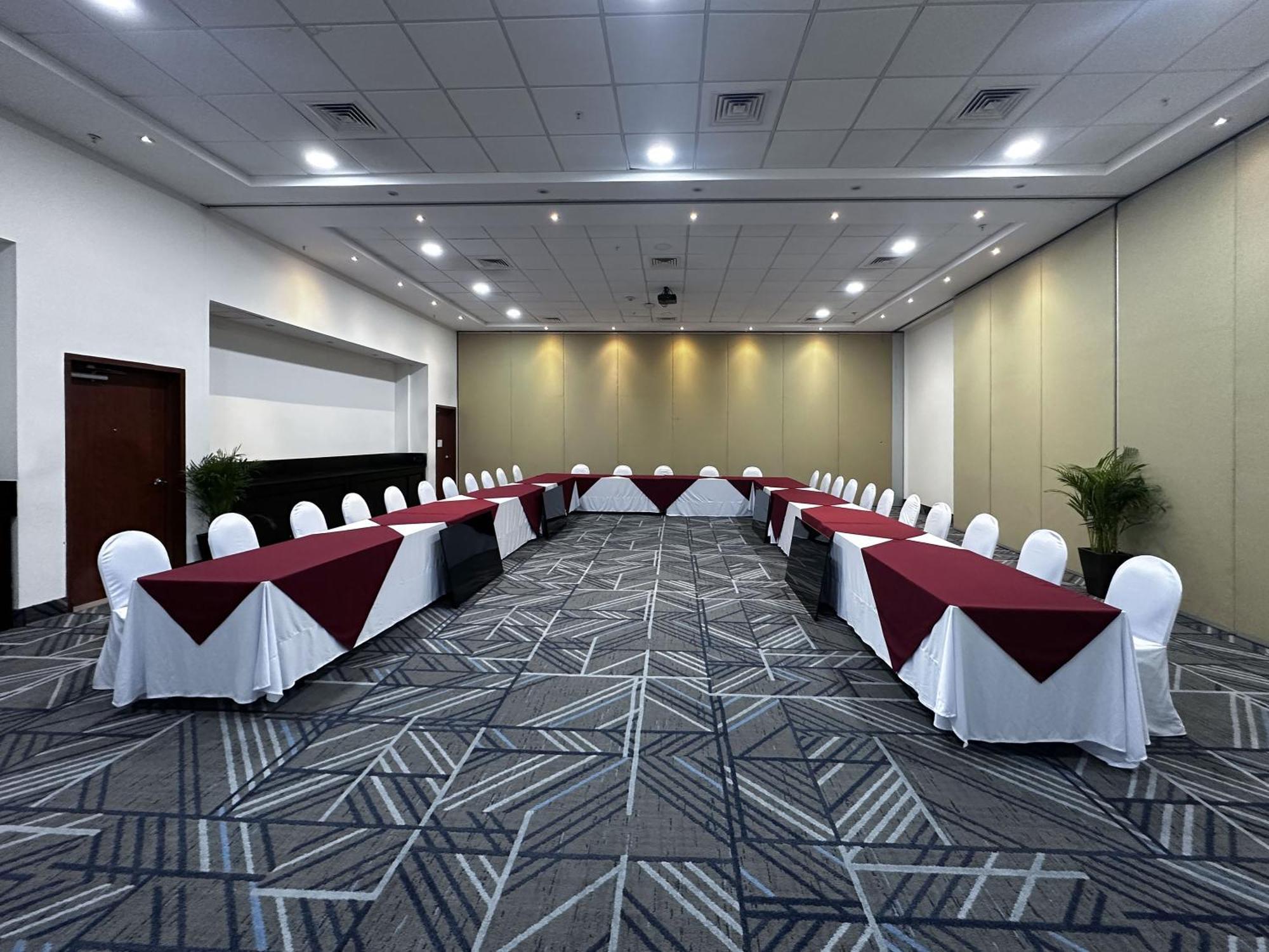Holiday Inn Express Merida By Ihg Buitenkant foto