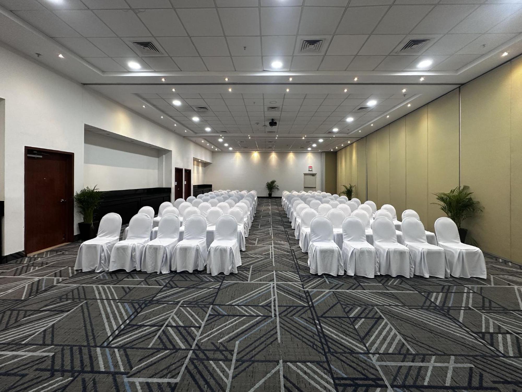 Holiday Inn Express Merida By Ihg Buitenkant foto